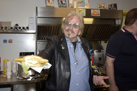 Frank Zander präsentiert 'Zander im Brötchen' in Berlin