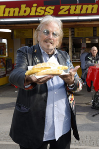 Frank Zander präsentiert 'Zander im Brötchen' in Berlin