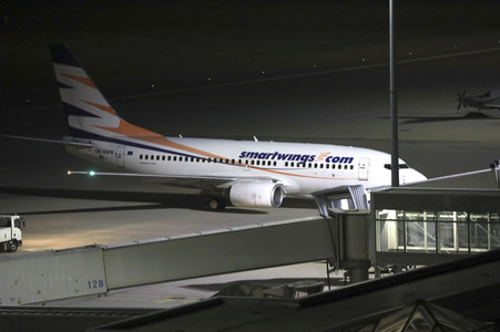 Landung eines Charterfluges mit Menschen aus Afghanistan in Leipzig