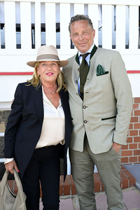 Große Saisoneröffnung 2025 auf der Rennbahn Hoppegarten in Berlin