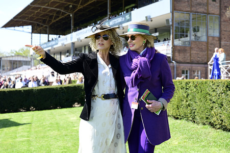 Große Saisoneröffnung 2025 auf der Rennbahn Hoppegarten in Berlin