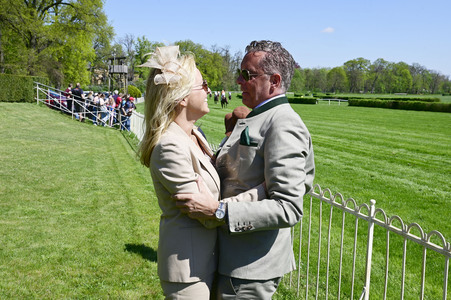 Große Saisoneröffnung 2025 auf der Rennbahn Hoppegarten in Berlin