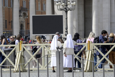Trauer um Papst Franziskus in Rom