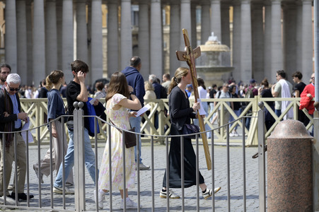 Trauer um Papst Franziskus in Rom