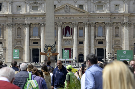 Trauer um Papst Franziskus in Rom