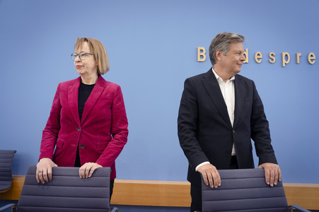Bundespressekonferenz zur Vorstellung der Frühjahrsprojektion 2025 der Bundesregierung in Berlin