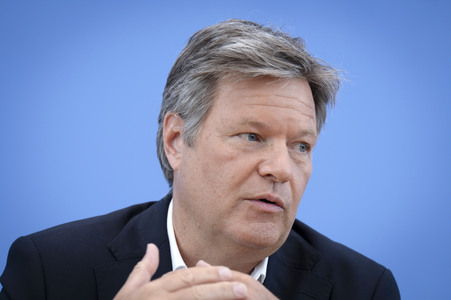 Bundespressekonferenz zur Vorstellung der Frühjahrsprojektion 2025 der Bundesregierung in Berlin