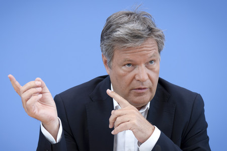 Bundespressekonferenz zur Vorstellung der Frühjahrsprojektion 2025 der Bundesregierung in Berlin