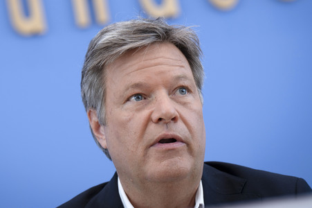 Bundespressekonferenz zur Vorstellung der Frühjahrsprojektion 2025 der Bundesregierung in Berlin