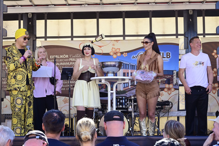 Party zum 15. Firmenjubiläum der Eierlikörfabrik scharfesGELB in Senftenberg