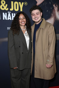 Serienpremiere 'Max & Joy - Komm näher' in Berlin
