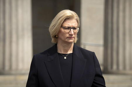 Kranzniederlegung zum 80. Jahrestag des Endes des Zweiten Weltkrieges in Berlin