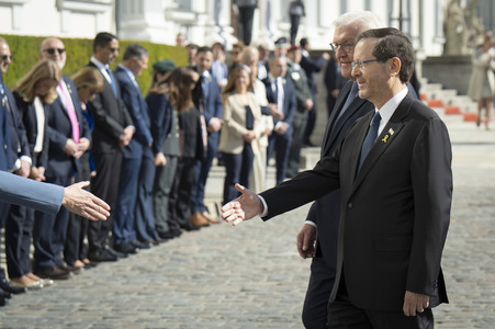 Begrüßung des israelischen Staatspräsidenten in Berlin