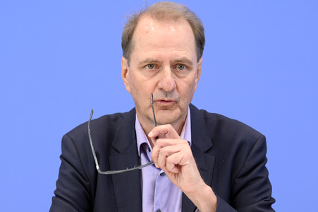 Bundespressekonferenz zur Studie 'Umweltbewusstsein in Deutschland 2024' in Berlin