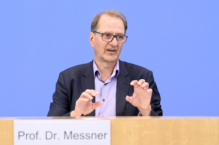 Bundespressekonferenz zur Studie 'Umweltbewusstsein in Deutschland 2024' in Berlin