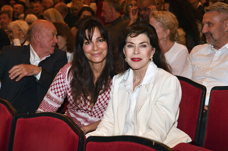 Theaterpremiere 'Nein zum Geld' in München