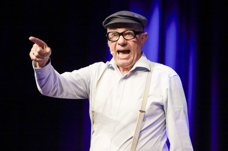 Auftritt von Herbert Knebels Affentheater in Köln