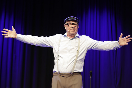 Auftritt von Herbert Knebels Affentheater in Köln