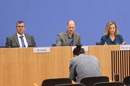 Bundespressekonferenz 'Report Globale Flucht 2025' in Berlin