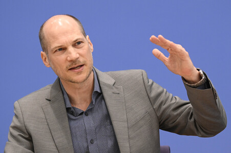 Bundespressekonferenz 'Report Globale Flucht 2025' in Berlin