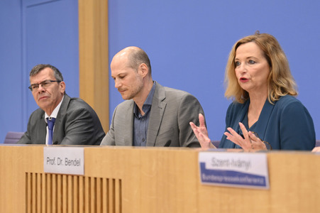 Bundespressekonferenz 'Report Globale Flucht 2025' in Berlin