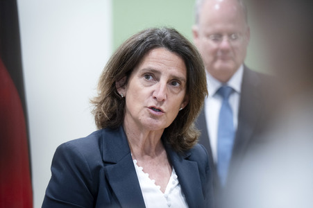 Pressestatement von Katherina Reiche und Teresa Ribera in Berlin