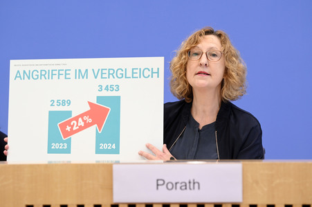 Bundespressekonferenz 'Jahresstatistik 2024 zu Gewalt' in Berlin