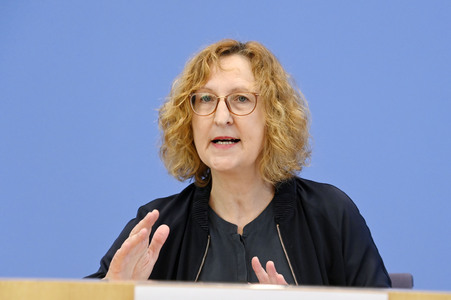 Bundespressekonferenz 'Jahresstatistik 2024 zu Gewalt' in Berlin