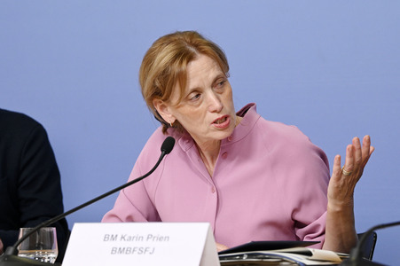 Pressekonferenz Jahresbericht 2024 von jugendschutz.net in Berlin