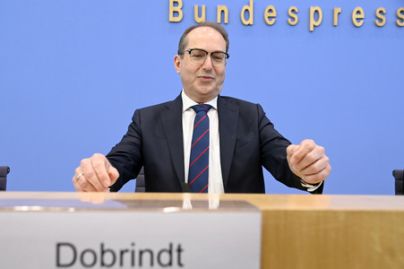 Bundespressekonferenz 'Fallzahlen für die politisch motivierte Kriminalität 2024' in Berlin