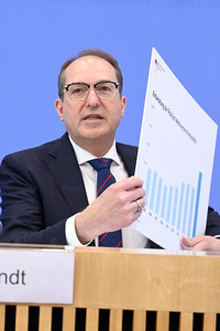 Bundespressekonferenz 'Fallzahlen für die politisch motivierte Kriminalität 2024' in Berlin