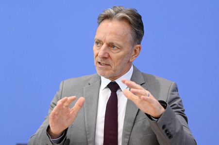 Bundespressekonferenz 'Fallzahlen für die politisch motivierte Kriminalität 2024' in Berlin