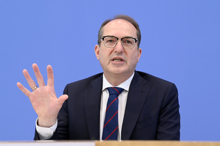 Bundespressekonferenz 'Fallzahlen für die politisch motivierte Kriminalität 2024' in Berlin