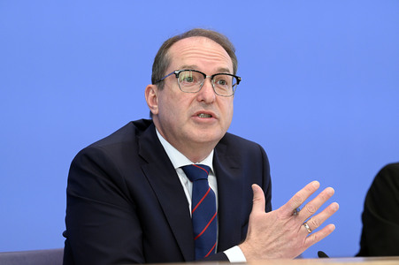 Bundespressekonferenz 'Fallzahlen für die politisch motivierte Kriminalität 2024' in Berlin