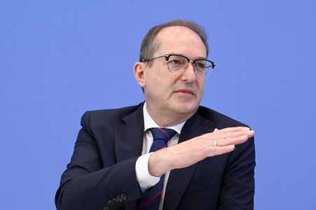 Bundespressekonferenz 'Fallzahlen für die politisch motivierte Kriminalität 2024' in Berlin