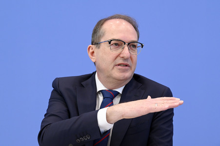 Bundespressekonferenz 'Fallzahlen für die politisch motivierte Kriminalität 2024' in Berlin