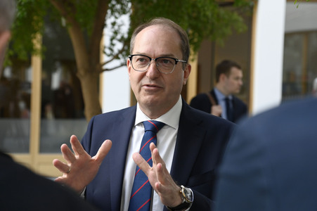 Bundespressekonferenz 'Fallzahlen für die politisch motivierte Kriminalität 2024' in Berlin