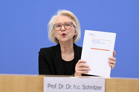 Bundespressekonferenz zur Vorstellung des Frühjahrsgutachten 2025 in Berlin