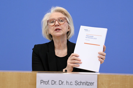 Bundespressekonferenz zur Vorstellung des Frühjahrsgutachten 2025 in Berlin