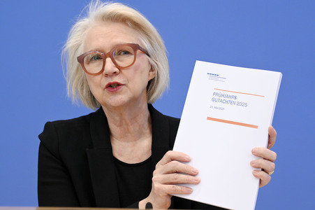 Bundespressekonferenz zur Vorstellung des Frühjahrsgutachten 2025 in Berlin