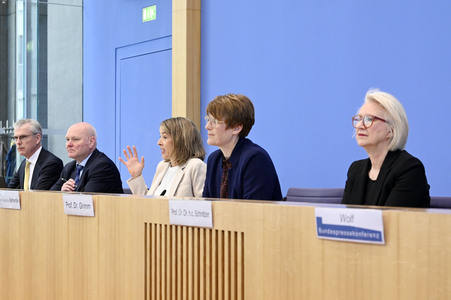 Bundespressekonferenz zur Vorstellung des Frühjahrsgutachten 2025 in Berlin