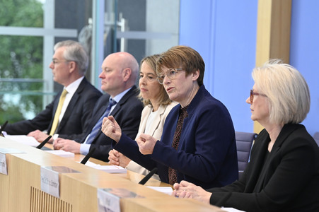 Bundespressekonferenz zur Vorstellung des Frühjahrsgutachten 2025 in Berlin