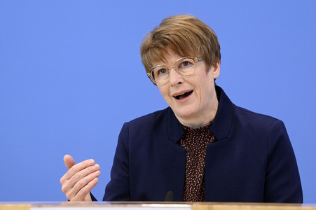 Bundespressekonferenz zur Vorstellung des Frühjahrsgutachten 2025 in Berlin