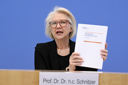 Bundespressekonferenz zur Vorstellung des Frühjahrsgutachten 2025 in Berlin