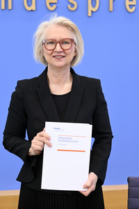 Bundespressekonferenz zur Vorstellung des Frühjahrsgutachten 2025 in Berlin