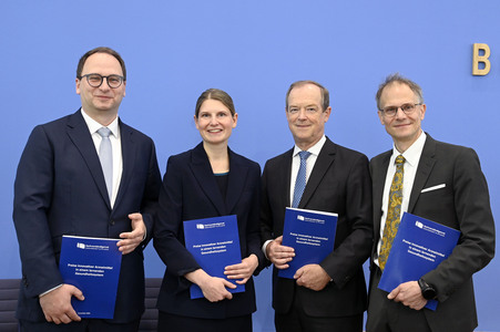 Bundespressekonferenz Vorstellung Gutachten Arzneimittel in Berlin