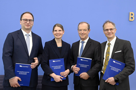 Bundespressekonferenz Vorstellung Gutachten Arzneimittel in Berlin