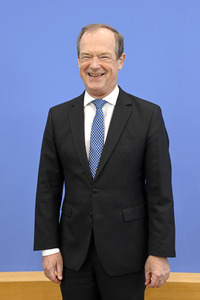 Bundespressekonferenz Vorstellung Gutachten Arzneimittel in Berlin