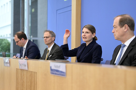 Bundespressekonferenz Vorstellung Gutachten Arzneimittel in Berlin