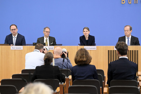 Bundespressekonferenz Vorstellung Gutachten Arzneimittel in Berlin
